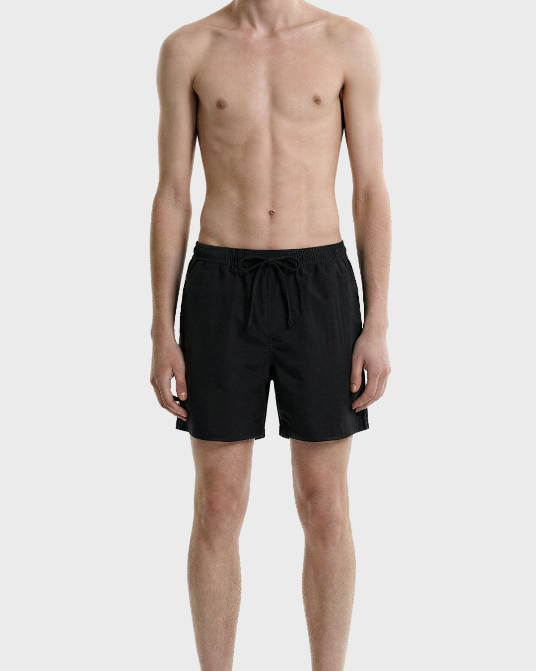 Shorts negros con cordón en popelina